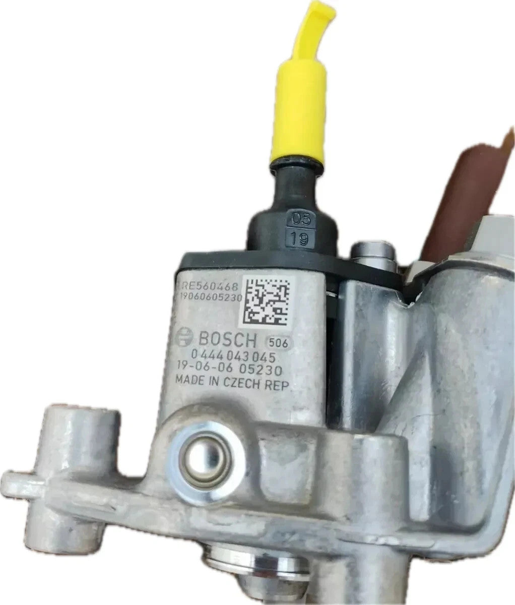 John Deere Bosch DEF Doser Injector RE560468 New Genuine